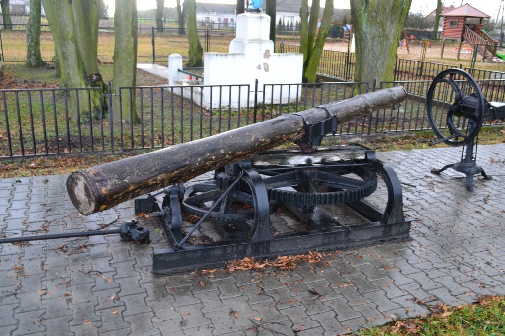 Park Dawnych Maszyn i Urządzeń Rolniczych przy Zespole Szkół w Starym Gralewie